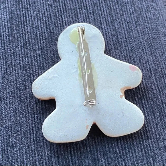 Gingerbread Brooch Christmas  Holiday Baking Pin - Picture 3 of 6